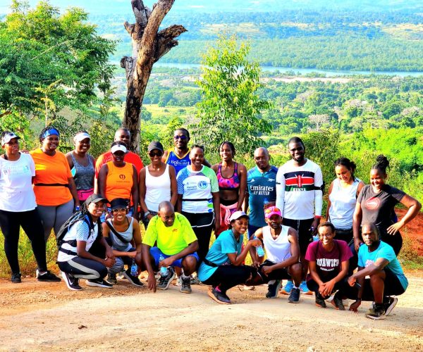 Wanariadha team members normally can't resits taking photos alogn the route, it's beautiful!